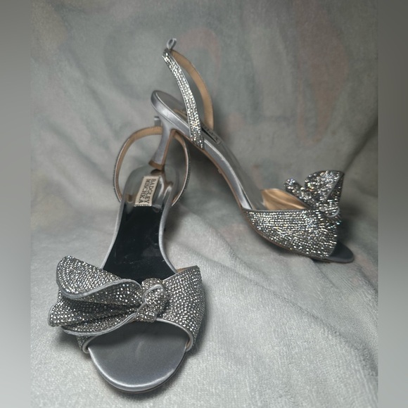 Badgley Mischka Silver Rennie Crystal Evening Heels with Sparkling Bow Size 7.5